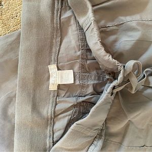 Mod-O-Doc, size M, gray.